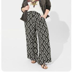 TORRID Black and White Geometric Women's Pants Size 10 Torrid Size 00